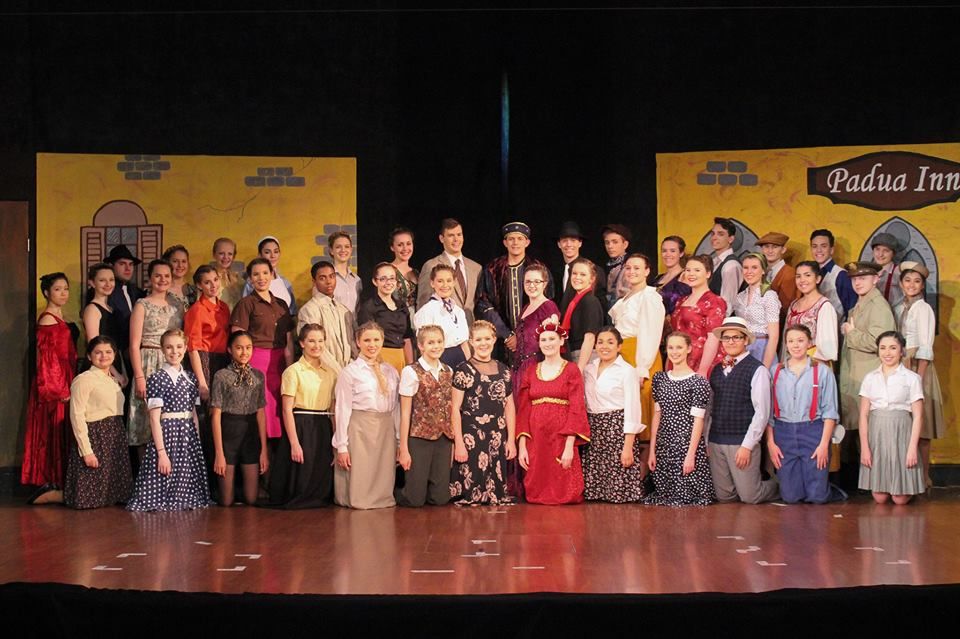 File:JMPS cast of Kiss Me Kate.jpg