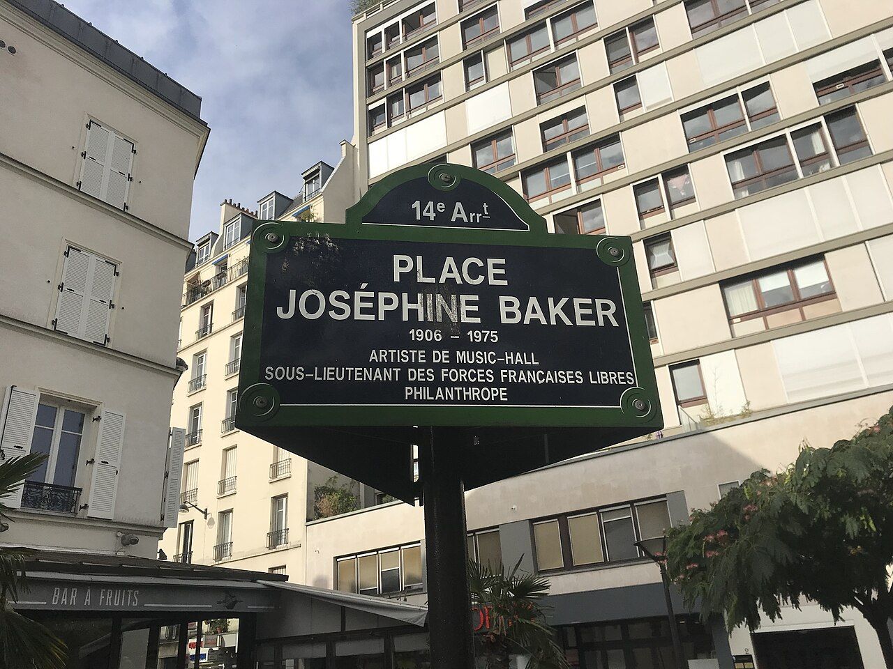 Place_Joséphine_Baker_(Paris)_-_panneau.JPG