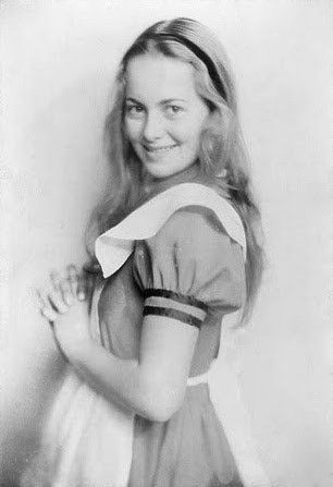 Olivia_De_Haviland_1933.jpg